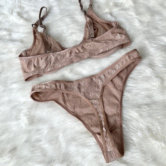 Vintage Y2K Victoria’s Secret Bra Panty Set - Picture 2 of 7